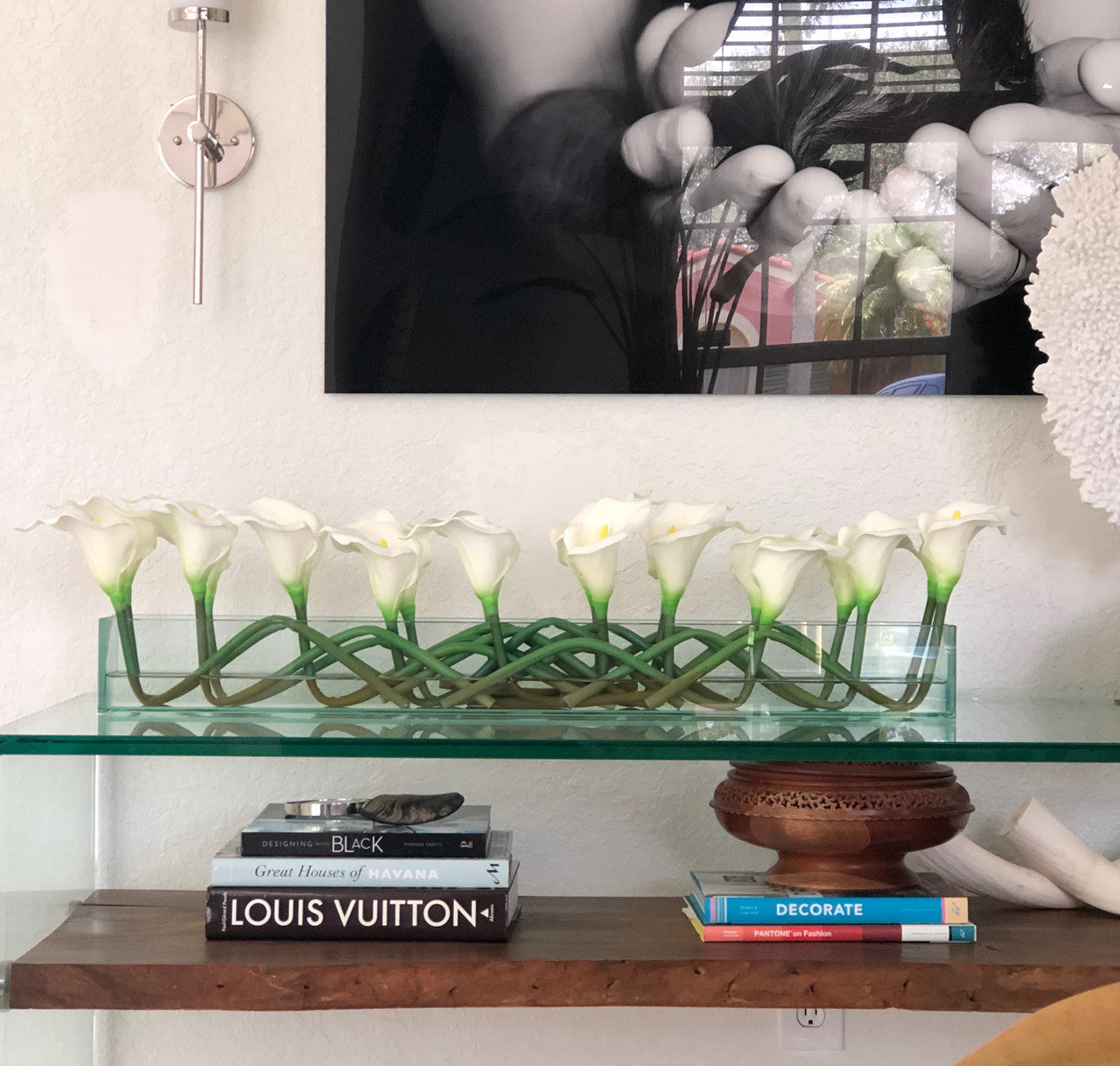 Cache-pot en verre plat Casa Moderna 36" aux callas blancs