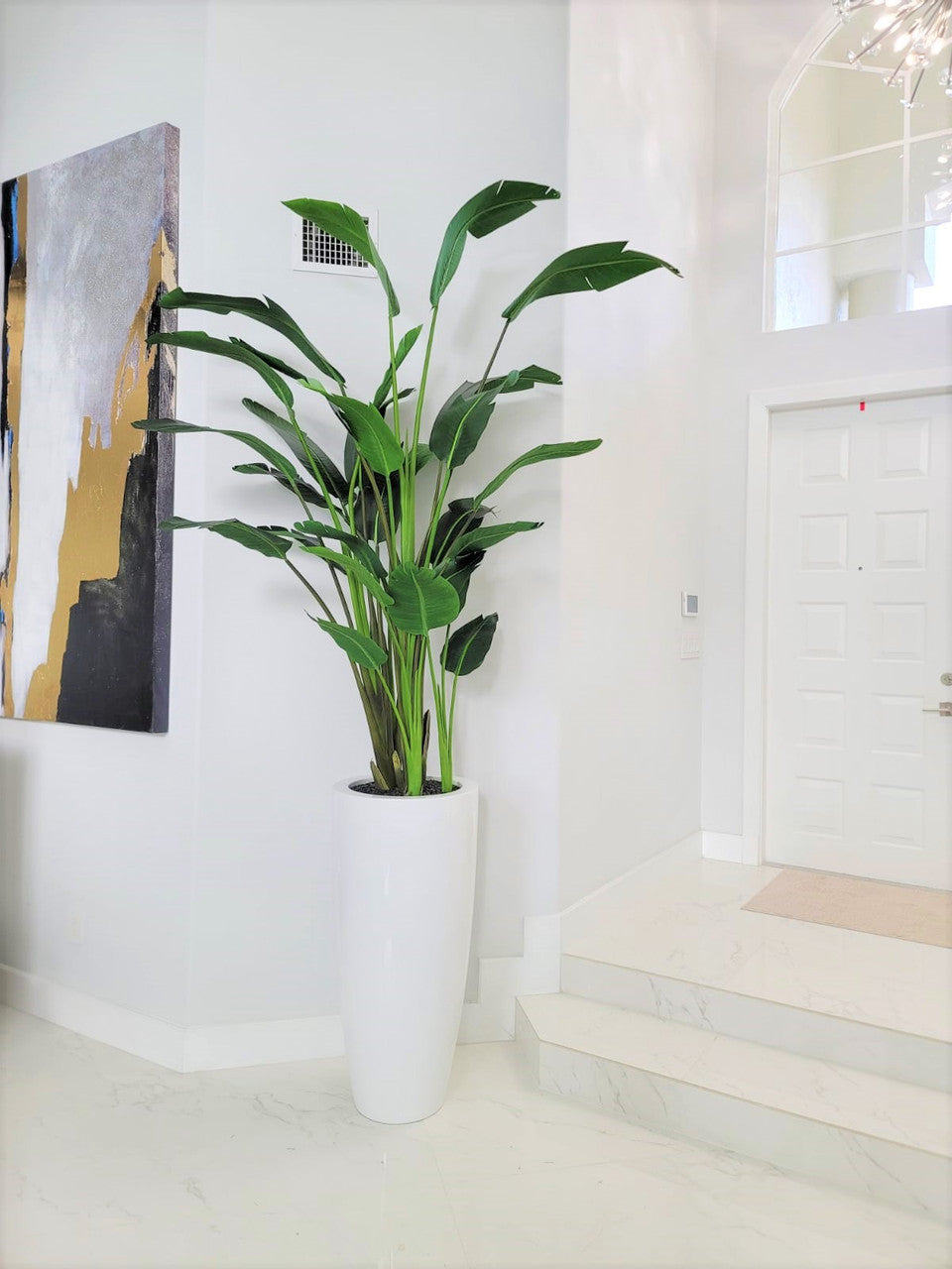 Oiseau du paradis 9 ft avec grand cache-pot Dax en blanc brillant
