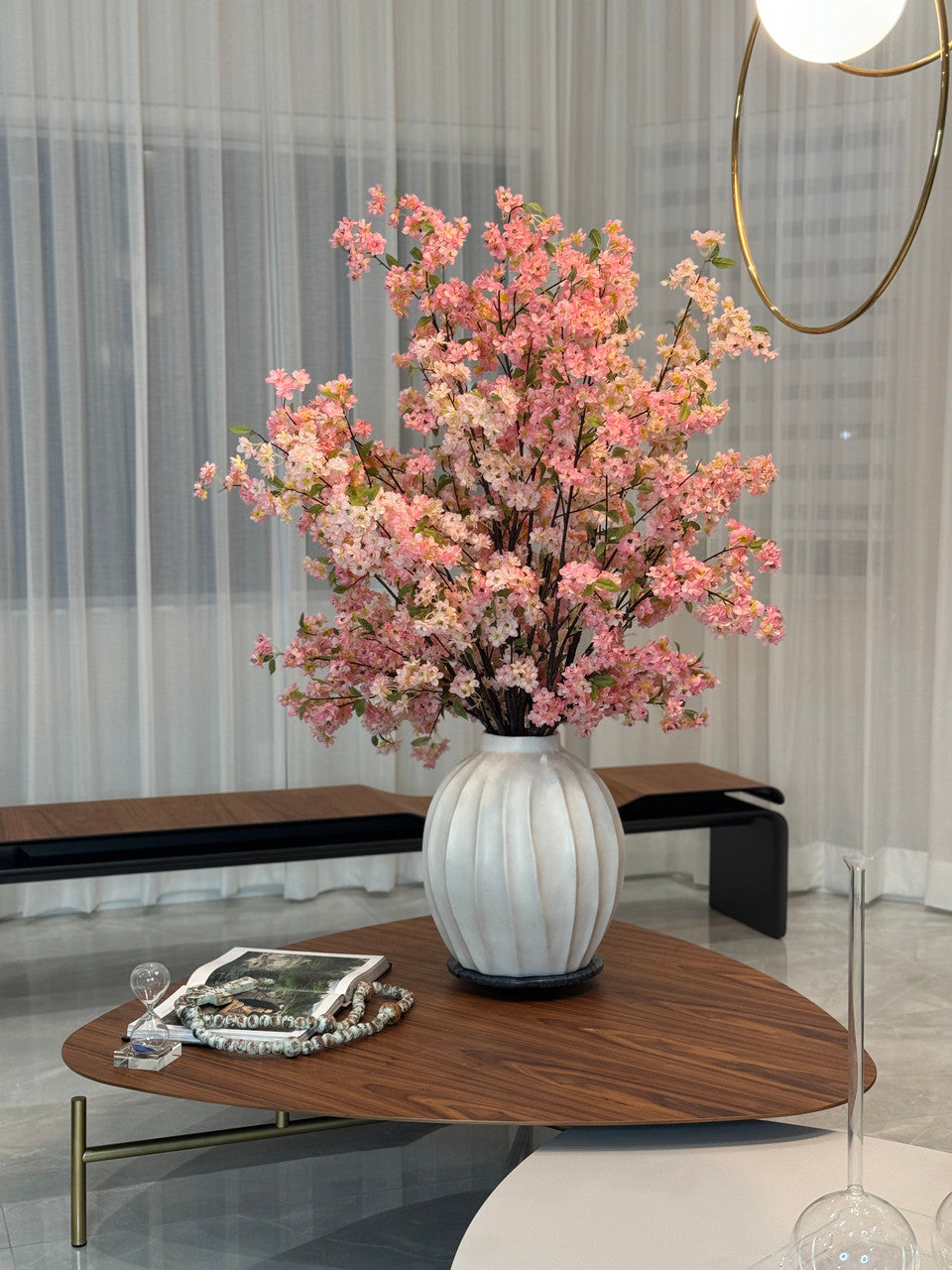 Vase Astoria aux fleurs de cerisier roses
