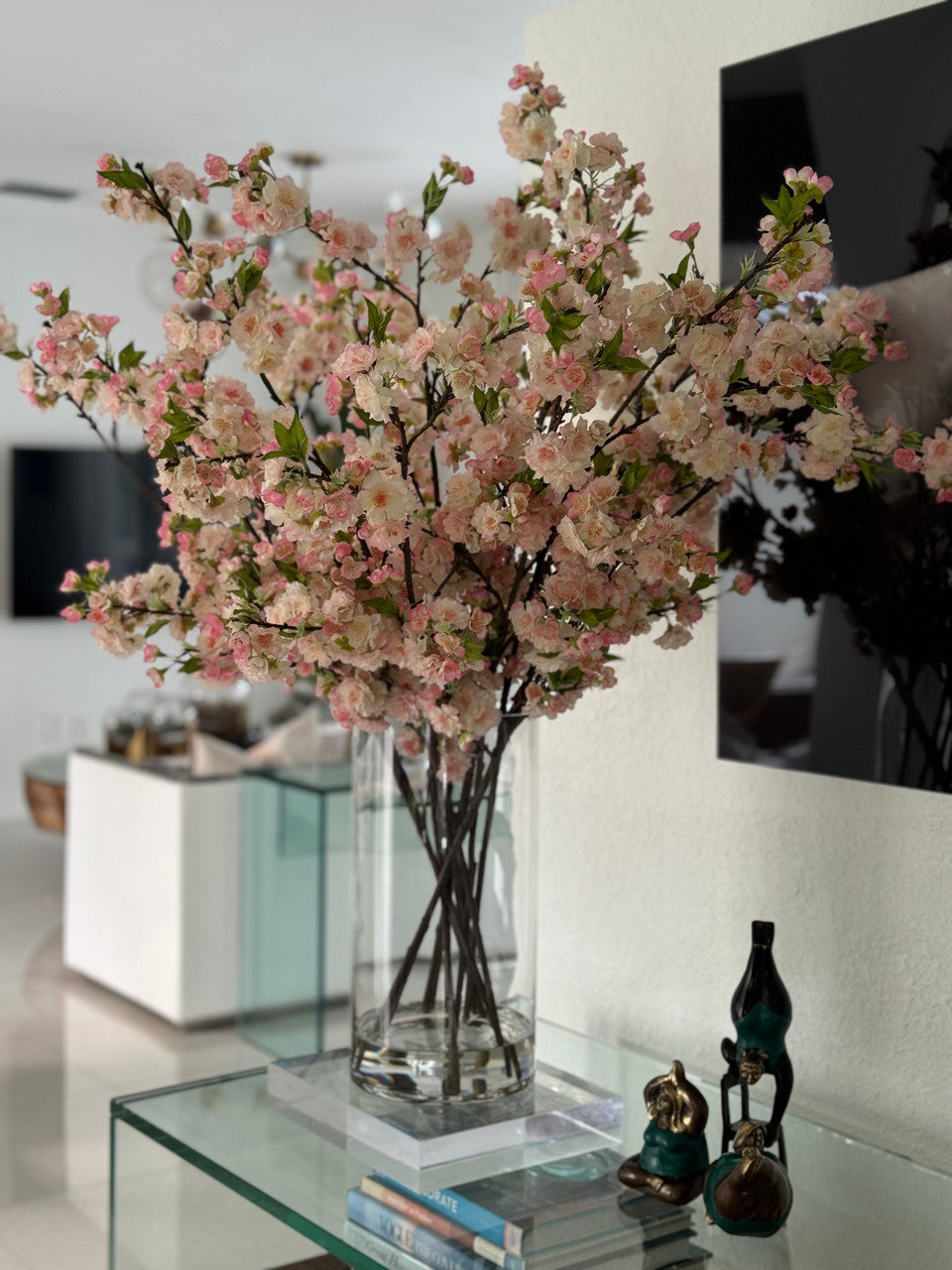 Fleurs de cerisier roses en cylindre en verre 16"