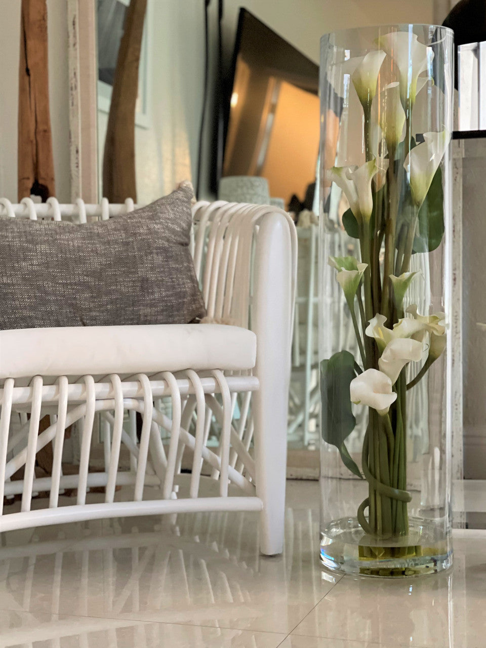 Cylindre Rota aux callas blancs et feuillage