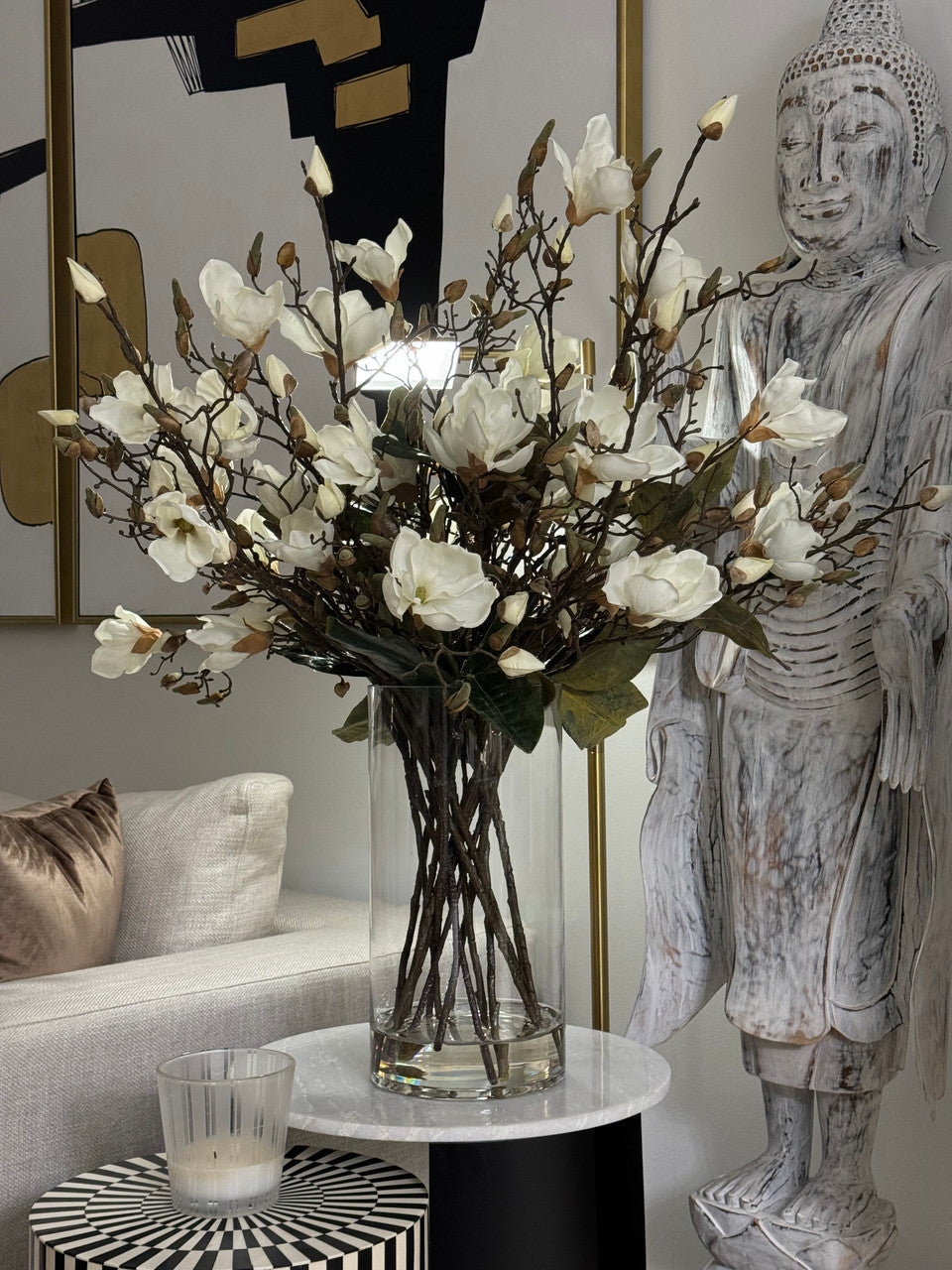 Magnolias blancs dans cylindre en verre 16"